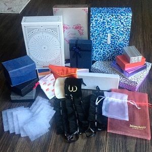 Gift Boxes & Jewelry Pouches